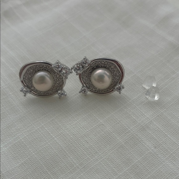 Elegant Silver Pearl Earrings - Picture 2 of 7